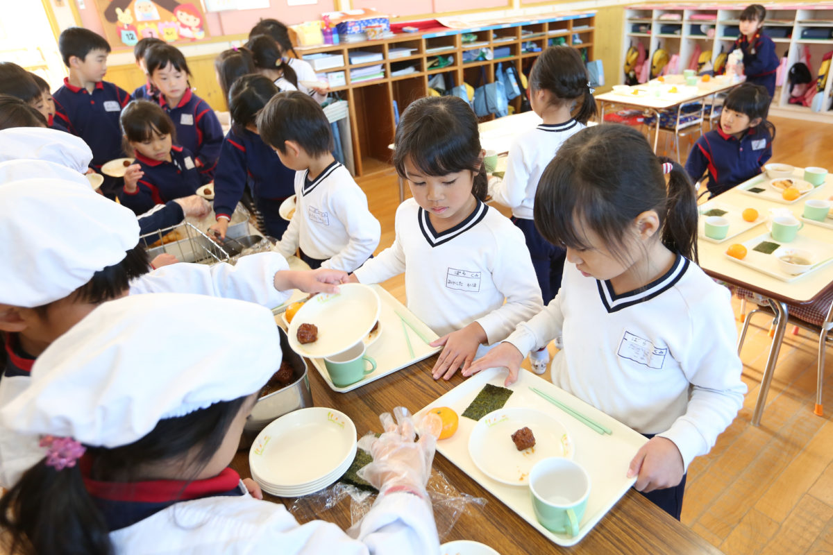給食