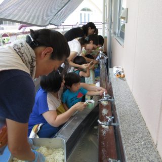 おひさまくらぶ「流しそうめん」