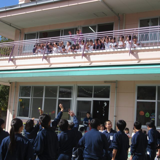 お兄さんお姉さんが来たよ