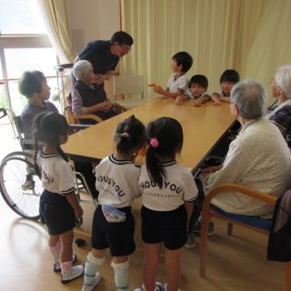 「絆の丘・慰問」☆年中組