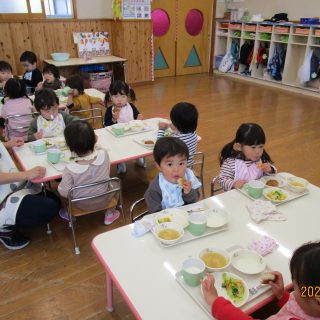 保育部☆給食始まり