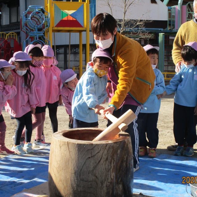「もちつき大会」